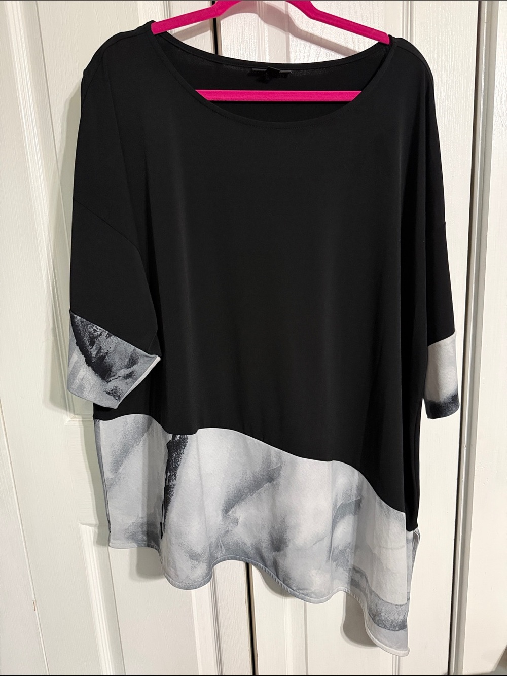 Isometric Alfani Black Tunic with Gray Marble Hem & Cuffs
